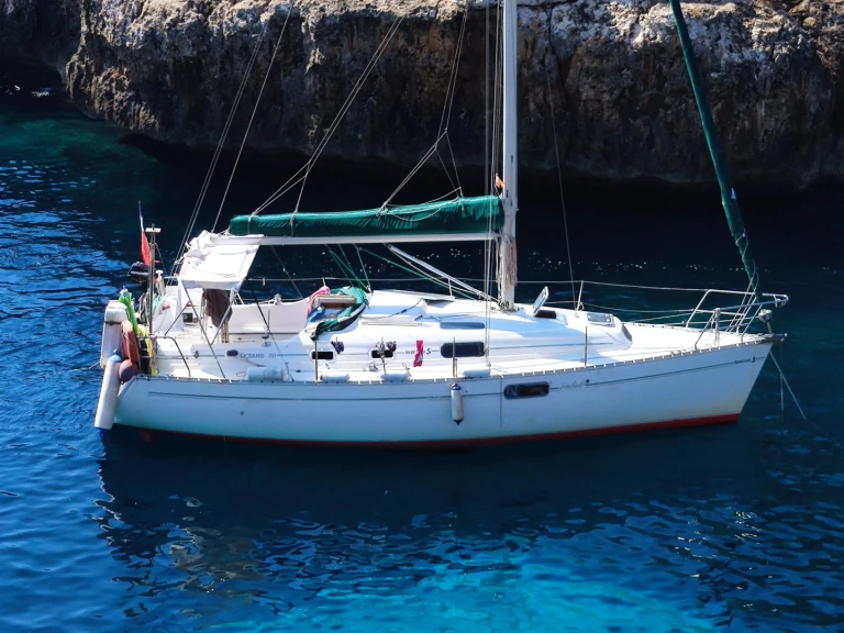 Sailboat to hire Arzon at the best price