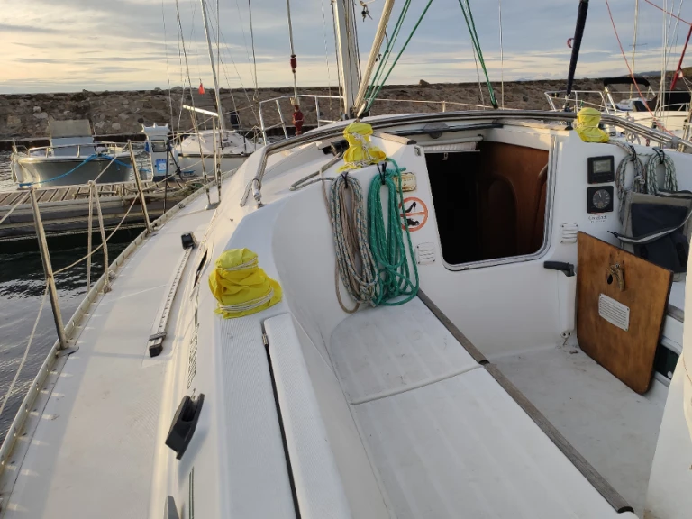 Yacht hire Arzon cheap Oceanis 321