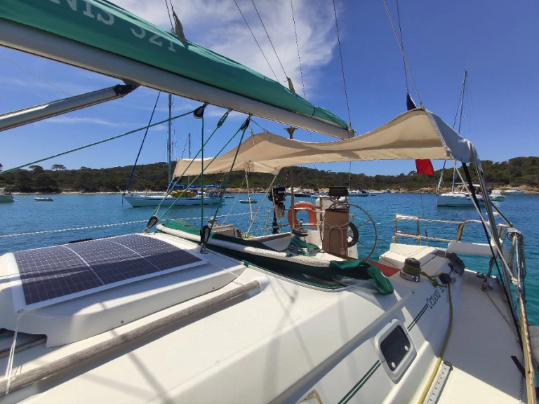 Sailboat hire in Arzon - Bénéteau Oceanis 321