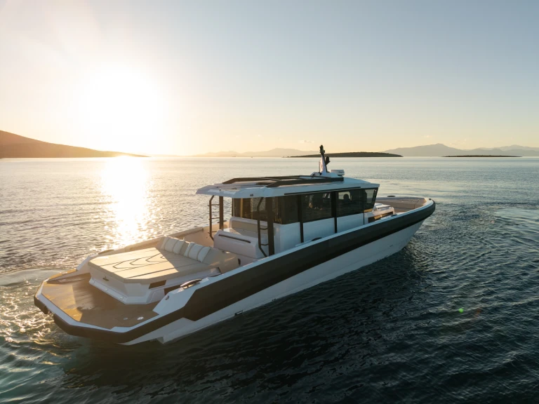 Motorboat to hire Olympic Marine at the best price