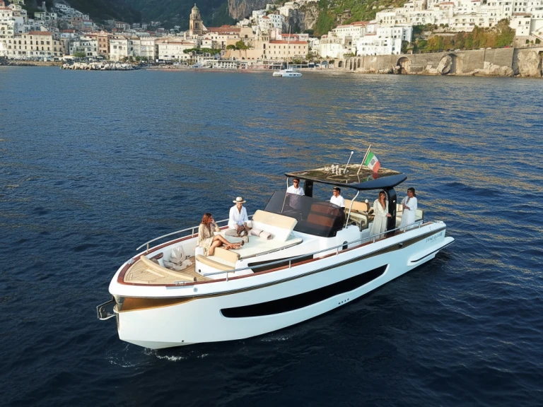 Charter a Allure 38 in Porto di Amalfi Marina Coppola on Samboat