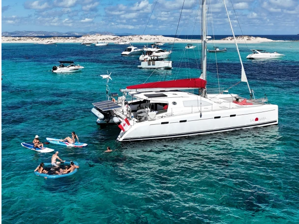 Charter a Nautitech Nautitech 47 in Le Marin on Samboat