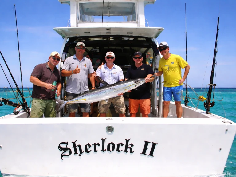 Hire Motorboat Custom with a boat licence