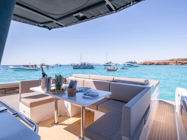 Motorboat hire in Alyki - De Antonio d36