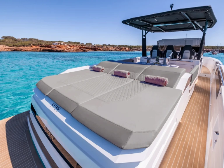 Charter a De Antonio d36 in Alyki on Samboat