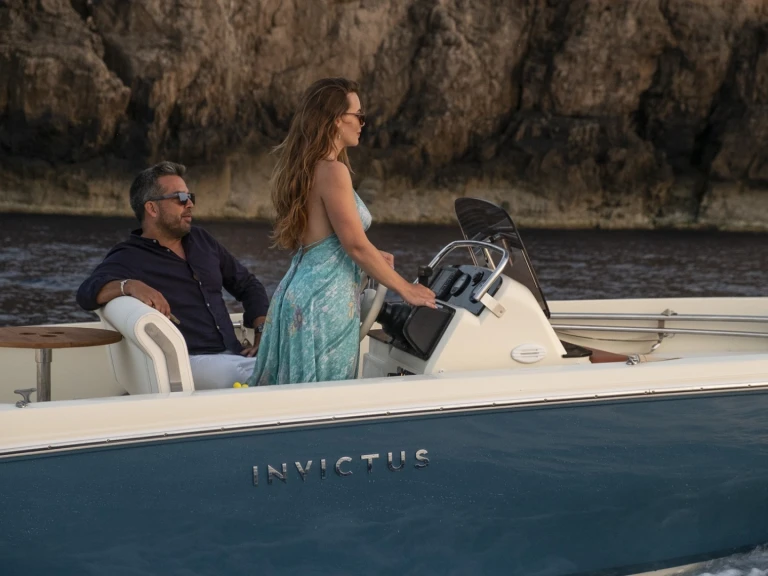 Motorboat hire in Fornells - Invictus  200SX