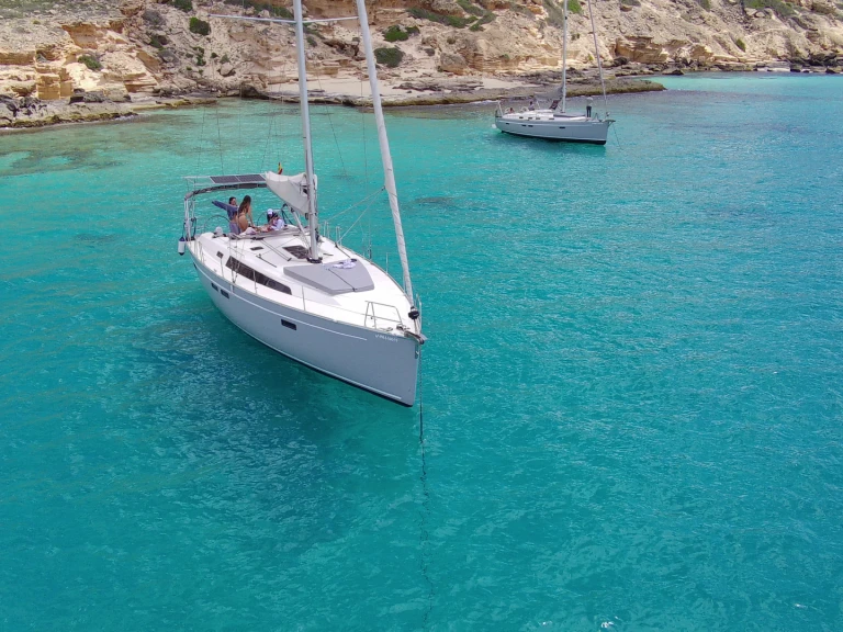 Hire a Bavaria Cruiser 46 Palma de Mallorca