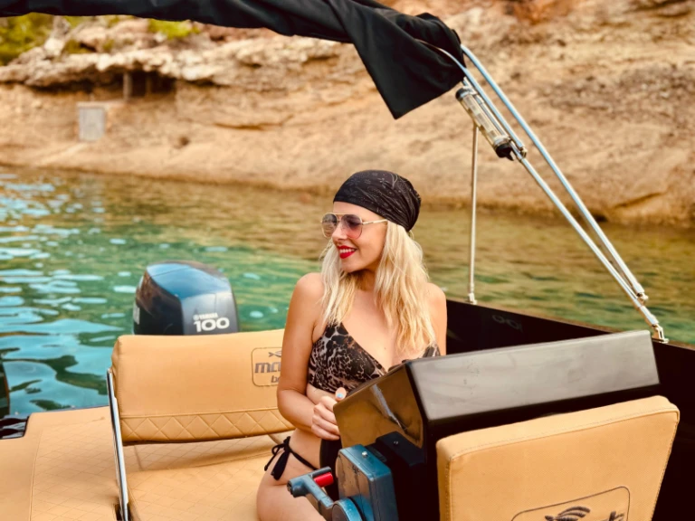 Motorboat to hire Sant Antoni de Portmany at the best price