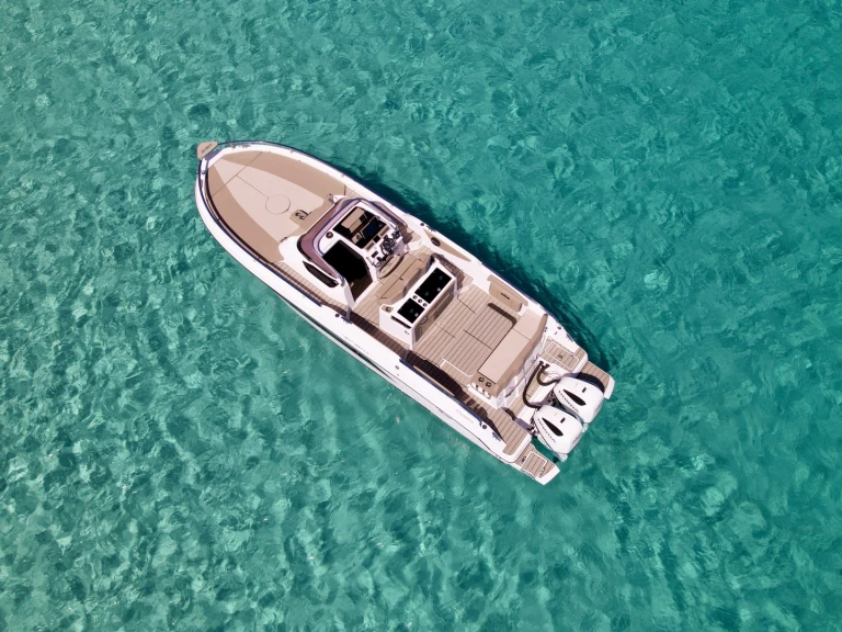 Charter a Ranieri 330 LX in Ibiza Town on Samboat