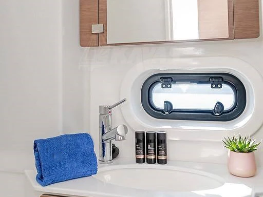 Catamaran to hire Préveza at the best price