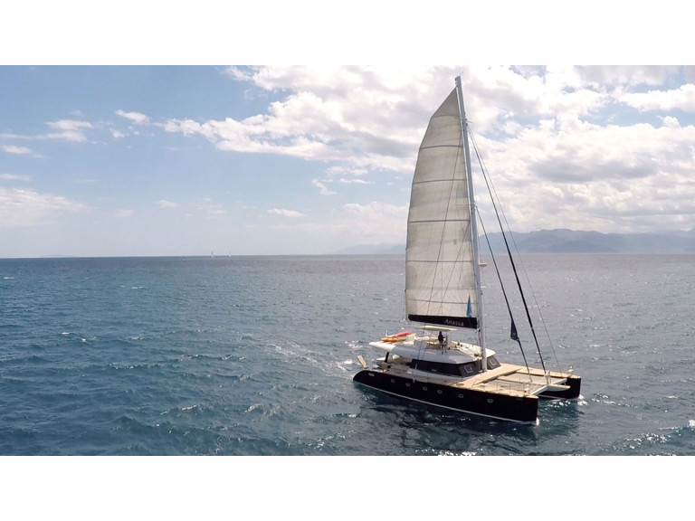 Charter a Sunreef Sunreef 62 in Keramotí on Samboat