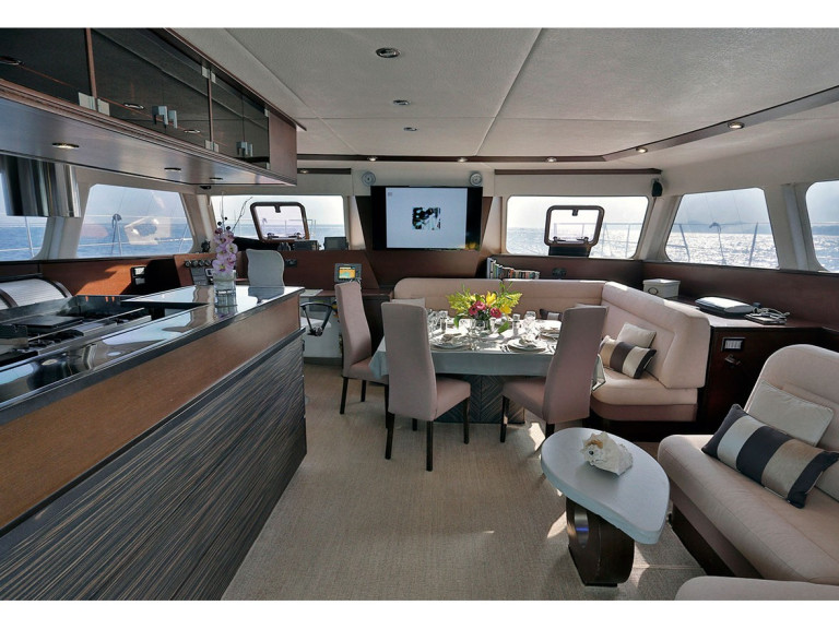 Hire Catamaran Sunreef with a boat licence