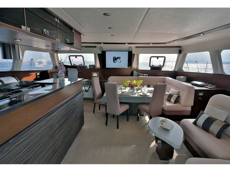 Hire Catamaran Sunreef with a boat licence