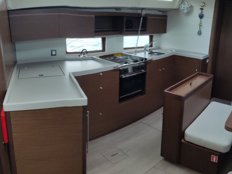 Hire Sailboat Bénéteau with a boat licence