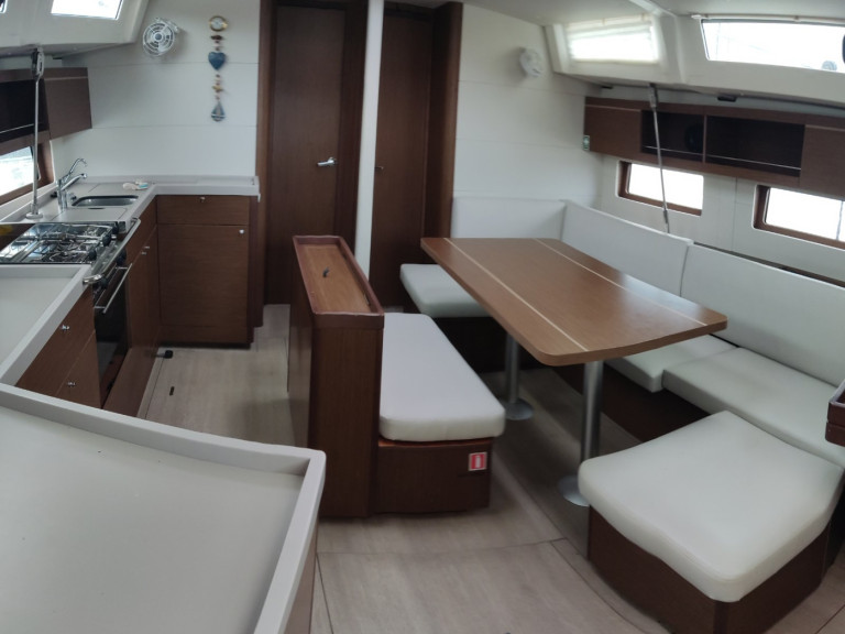 Bénéteau Oceanis 46.1 charter bareboat or skippered in  Plataniás