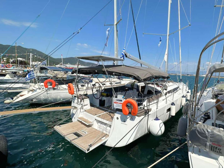 Hire a Jeanneau Sun Odyssey 440 Skiathos