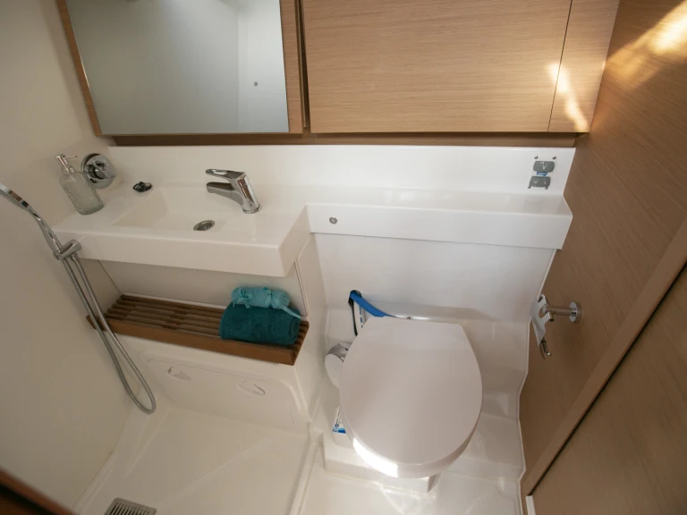 Charter a Jeanneau Sun Odyssey 440 in Skiathos on Samboat