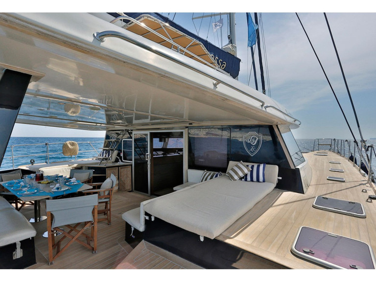 Catamaran to hire Keramotí at the best price