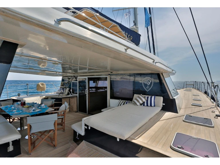 Catamaran to hire Keramotí at the best price