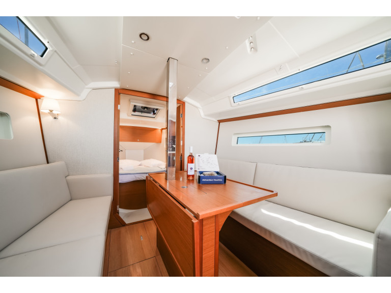 Charter a Jeanneau Sun Odyssey 350 in Préveza on Samboat