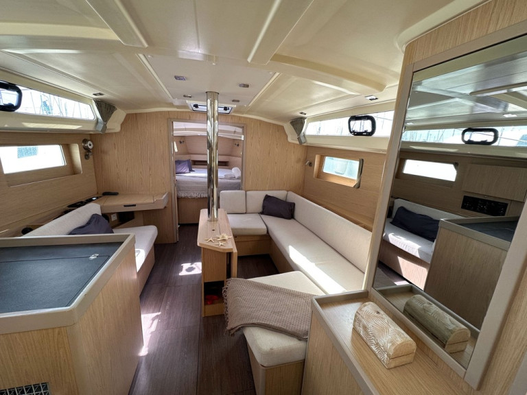 Yacht charter Cambrils - Bénéteau Oceanis 41.1 on SamBoat