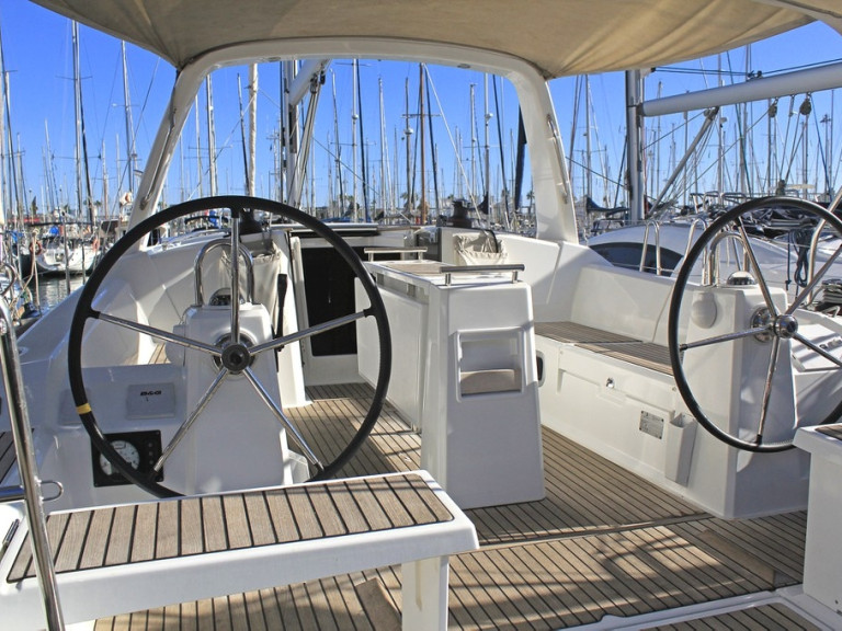 Hire Sailboat with or without skipper Bénéteau Cambrils
