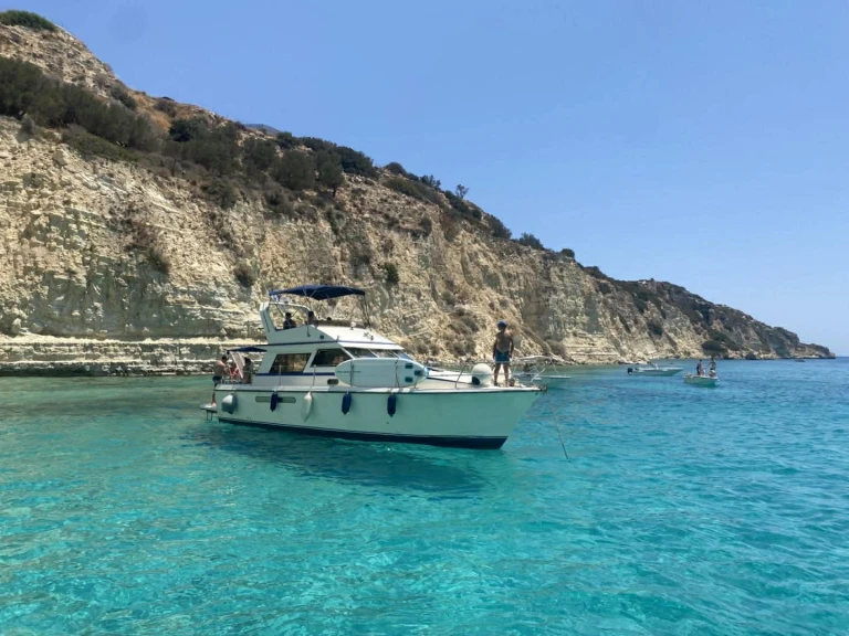 Hire Motorboat Princess with a boat licence