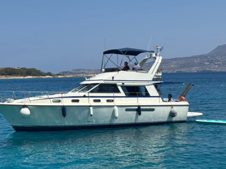 Motorboat to hire Chania at the best price