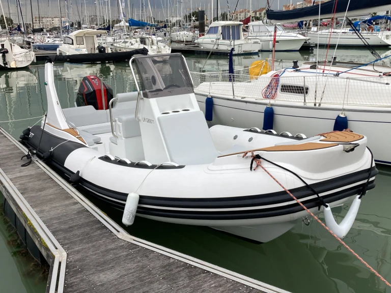 Yacht hire La Rochelle cheap Super Luc 660