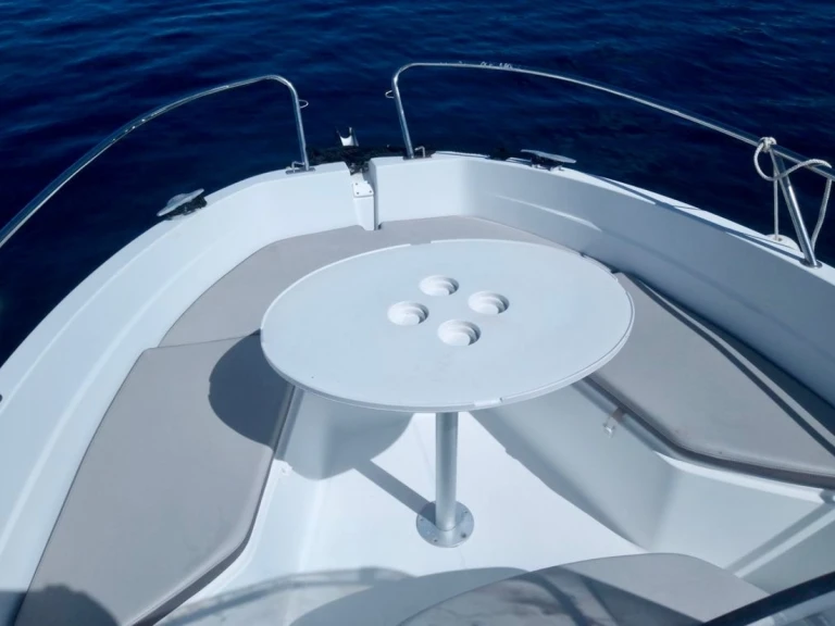 Yacht hire Sainte-Rose cheap Cap Camarat 5.5 CC Serie 2