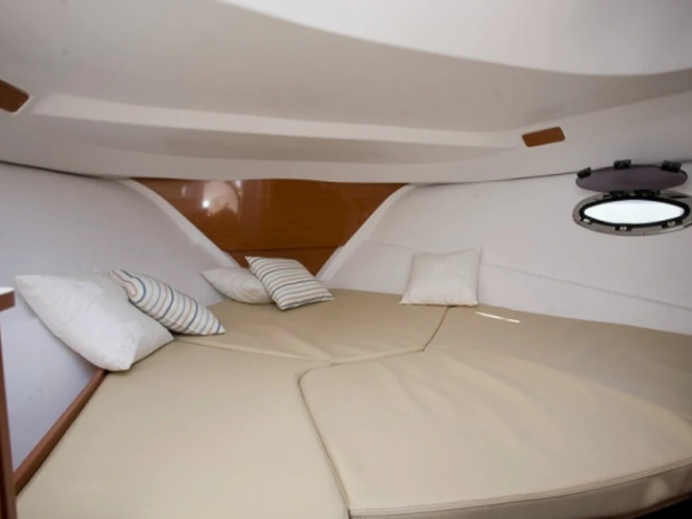 Hire a Bénéteau Flyer 750 WA La Baule-Escoublac