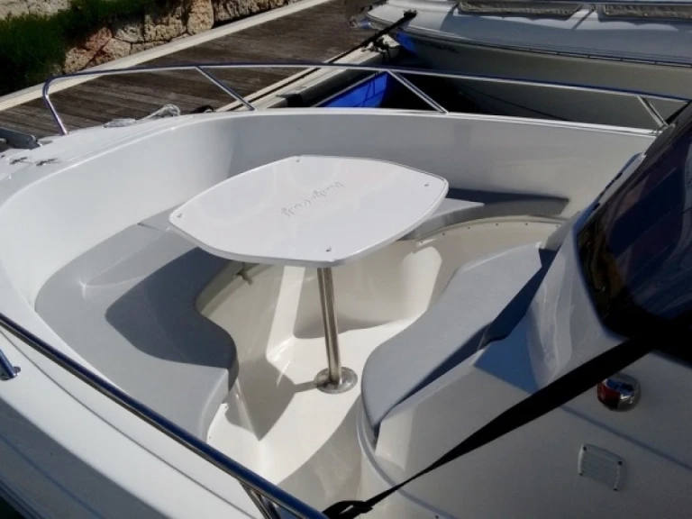 Motorboat hire in Sainte-Rose - Pacific Craft 670 OPEN