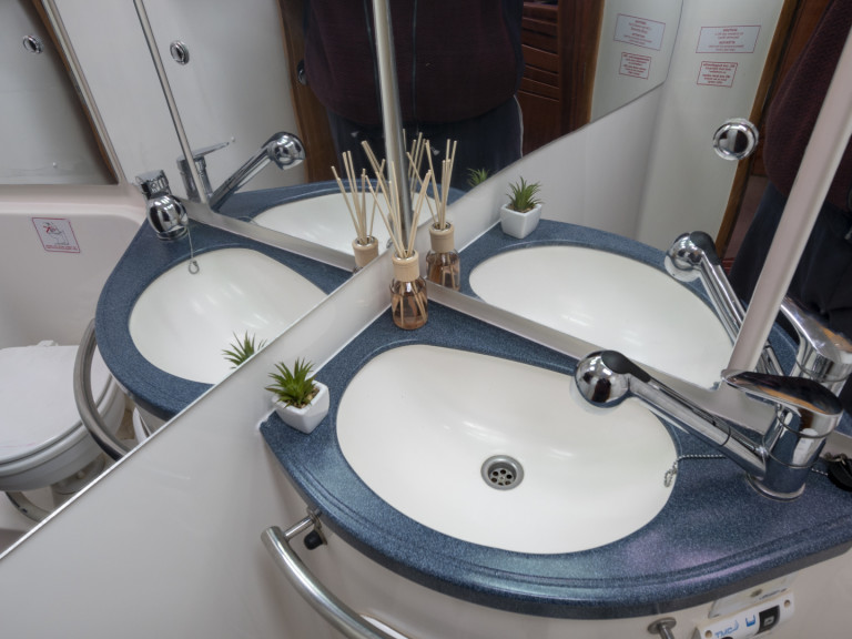 Hire a Bavaria Bavaria 40 Cruiser Palioúri