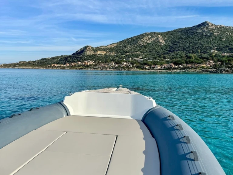 Charter a Capelli Tempest 900 Luxe in Marine de Sant'Ambrogio on Samboat