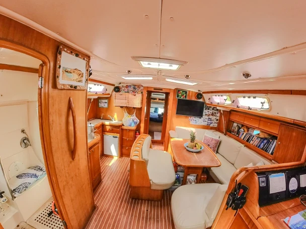 Sailboat to hire La Paz at the best price