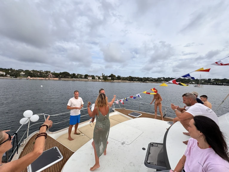 Yacht charter Golfe-Juan - Fountaine Pajot Cumberland 44 on SamBoat