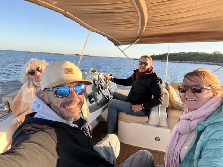 Hire Motorboat with or without skipper Fountaine Pajot Monaco