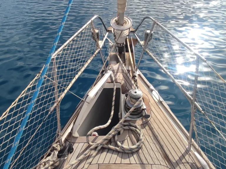 Hire a Jeanneau Sun Odyssey 54 DS Syros Port