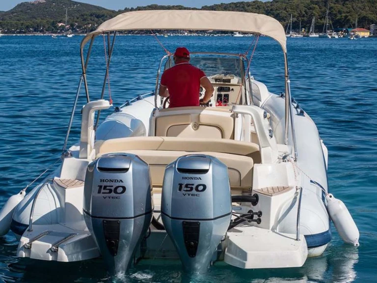 Marlin Boat 26 charter bareboat or skippered in  Medulin