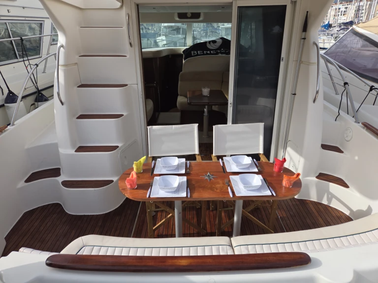 Hire a Jeanneau Prestige 36 Fly Toulon