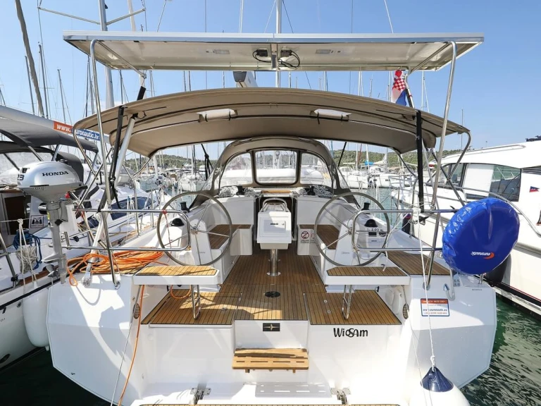 Hire Sailboat Bavaria with a boat licence