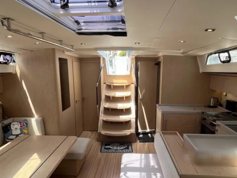 Hire a Bénéteau Oceanis 51.1 Vlycho