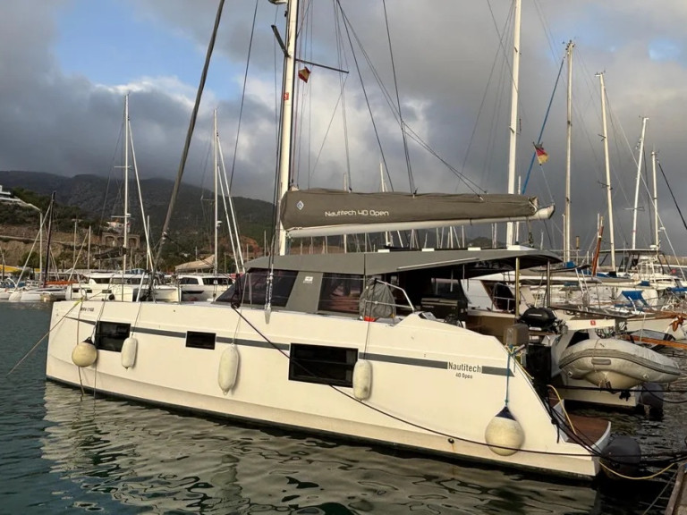 Charter a Nautitech Nautitech 40 Open  in Punat on Samboat
