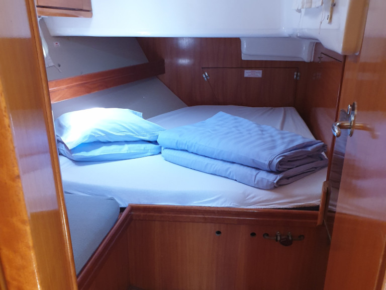 Hire Sailboat Bavaria with a boat licence