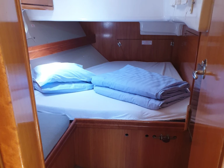 Hire Sailboat Bavaria with a boat licence