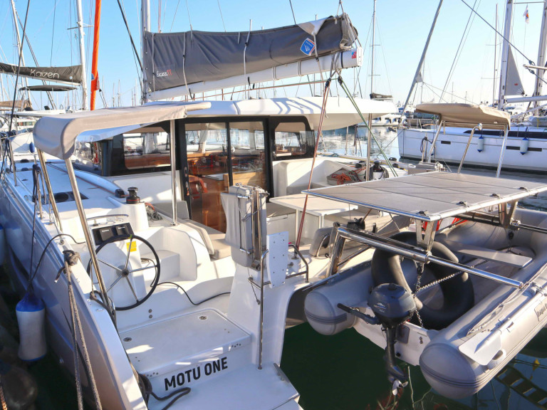 Hire a Excess Excess 11 Néa Péramos