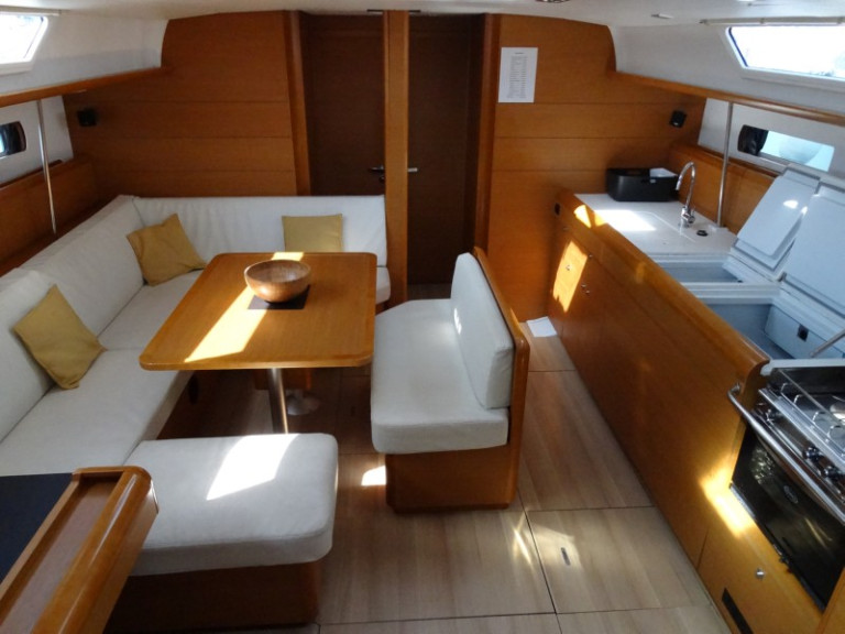 Hire a Jeanneau Sun Odyssey 469 Lefkáda