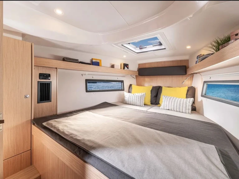 Hire Sailboat Bavaria with a boat licence