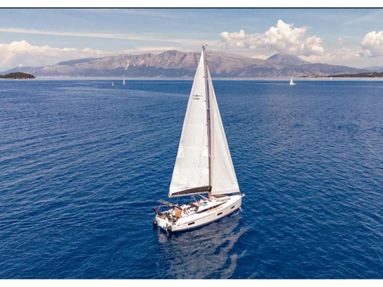 Sailboat hire in Lefkáda - Bavaria Bavaria C42