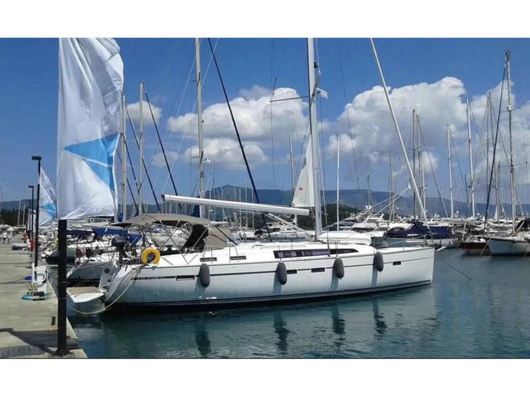 Sailboat to hire Lefkáda at the best price
